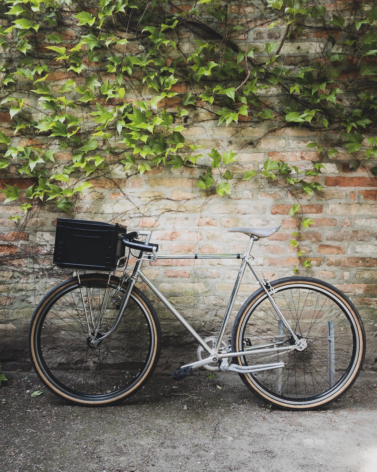 Picture of bike by Andreas Haimerl on Unsplash